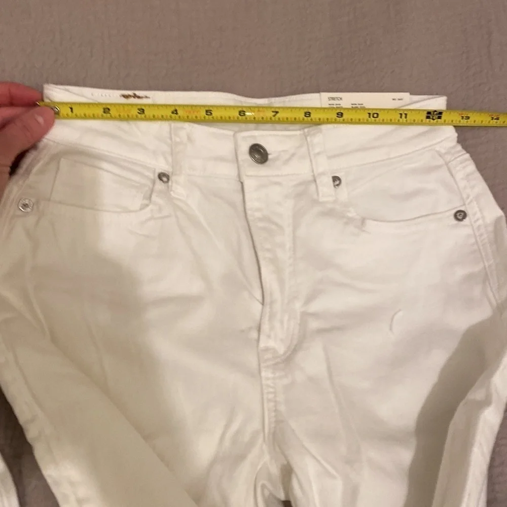 American Eagle white Mom jeans . Size 00 New